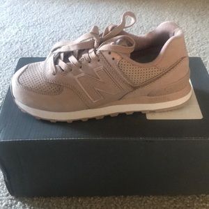 New Balance Classics 574 Size 7 NIB